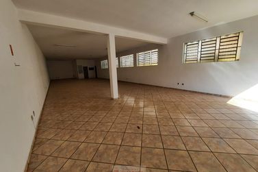 Sal&atilde;o Comercial para alugar - 200m&sup2; - Centro