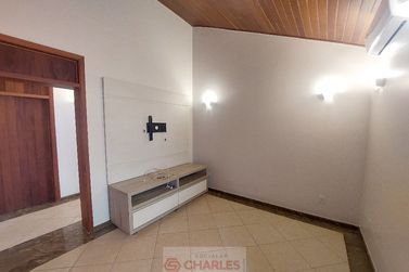 Casa para alugar - 360m&sup2; - Centro