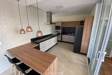 Casa &agrave; venda - 245m&sup2; - Centro