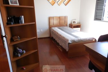 Casa &agrave; venda - 356m&sup2; - Centro