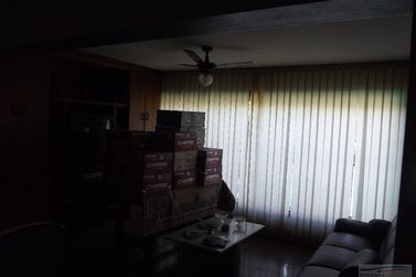 Casa &agrave; venda - 376m&sup2; - Centro
