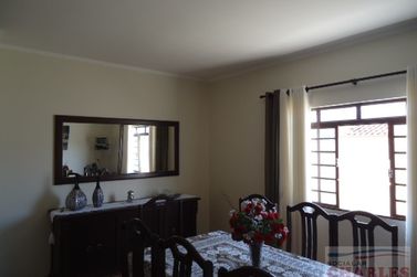Casa &agrave; venda - 200m&sup2; - Centro
