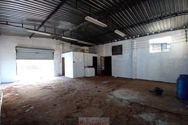 Sal&atilde;o Comercial para alugar - 75m&sup2; - Centro