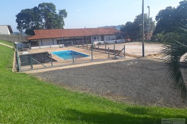 S&iacute;tio &agrave; venda - 700m&sup2; - Centro