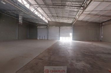 Sal&atilde;o Comercial para alugar - 645m&sup2; - Centro