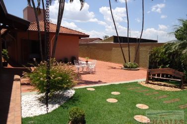 Casa &agrave; venda - 302m&sup2; - Centro