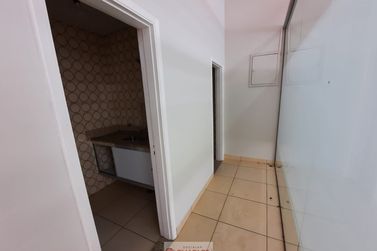 Sal&atilde;o Comercial &agrave; venda - 180m&sup2; - Centro