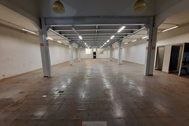 Sal&atilde;o Comercial para alugar - 777m&sup2; - Centro