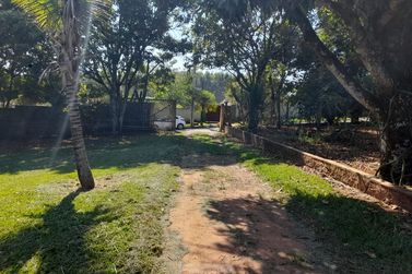 S&iacute;tio &agrave; venda - 145m&sup2; - Centro