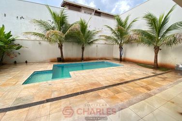 Casa &agrave; venda - 369m&sup2; - Centro