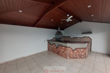 Casa &agrave; venda - 350m&sup2; - Centro