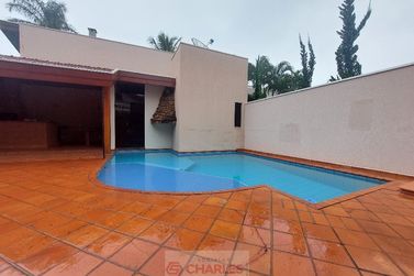 Casa para alugar - 360m&sup2; - Centro