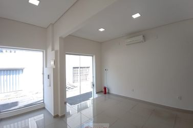 Sal&atilde;o Comercial para alugar - 35m&sup2; - Centro