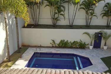 Casa &agrave; venda - 320m&sup2; - Centro