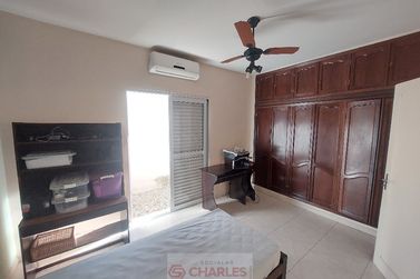 Casa &agrave; venda - 200m&sup2; - Centro