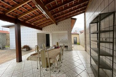 Casa &agrave; venda - 253m&sup2; - Centro