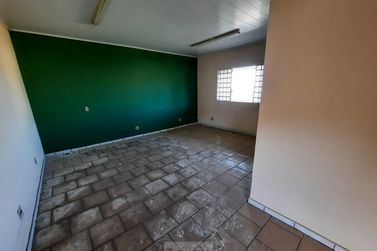 Sal&atilde;o Comercial para alugar - 28m&sup2; - Centro