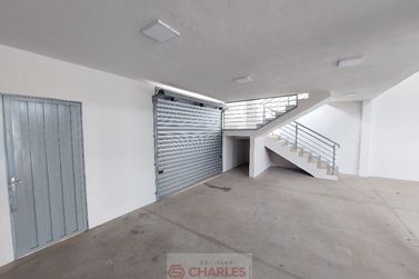 Sal&atilde;o Comercial para alugar - 300m&sup2; - Centro