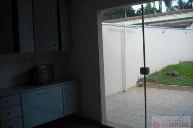 Casa &agrave; venda - 300m&sup2; - Centro