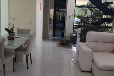 Casa &agrave; venda - 210m&sup2; - Centro