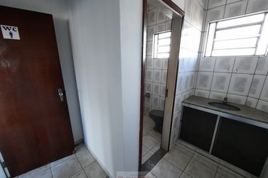 Sal&atilde;o Comercial para alugar - 100m&sup2; - Centro