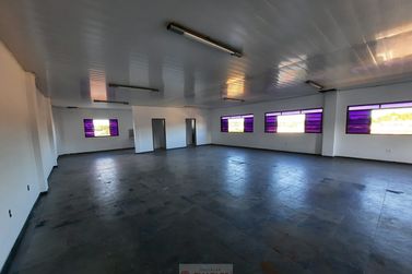 Sal&atilde;o Comercial para alugar - 100m&sup2; - Centro