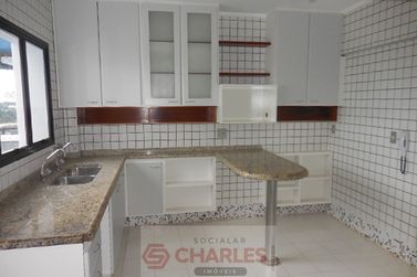 Apartamento &agrave; venda - 180m&sup2; - Centro