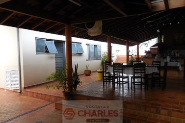Casa &agrave; venda - 313m&sup2; - Centro