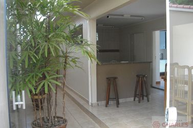 Casa &agrave; venda - 300m&sup2; - Centro