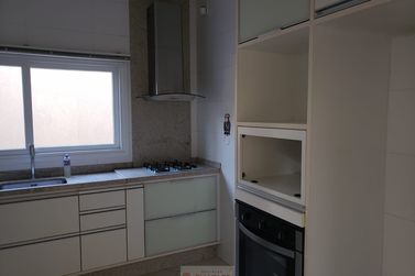 Casa &agrave; venda - 234m&sup2; - Centro