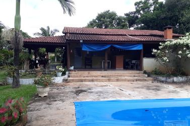 S&iacute;tio &agrave; venda - 10m&sup2; - Centro