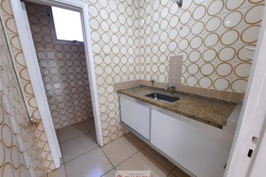 Sal&atilde;o Comercial &agrave; venda - 180m&sup2; - Centro