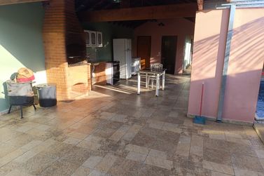 Ch&aacute;cara &agrave; venda - 100m&sup2; - Jardim Imperial 