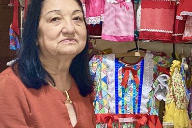 Costureira aluga roupas para festas juninas e oferece opção econômica