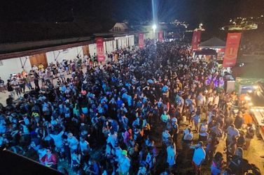 Mais de 10 mil pessoas festejaram o retorno do Bloco do Gugu em Passos
