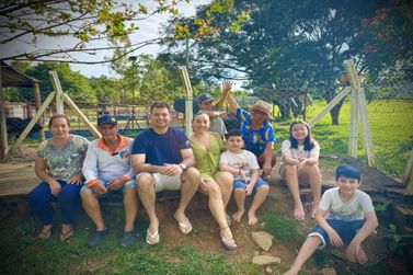Turistas de Manaus visitam mini zool&oacute;gico Recanto das Aves em Nova Resende