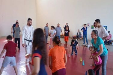 Campanha Abril Azul: voluntariado no tatame transforma vidas