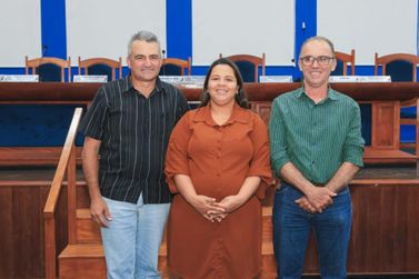 Val&eacute;ria Violante, suplente de Odair Lobo, toma posse como nova vereadora