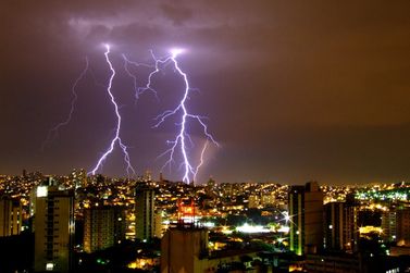 Centro meteorol&oacute;gico permite &agrave; Cemig antecipar riscos e planejar resposta