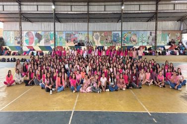 Escola Caio Albuquerque promove homenagem feminina com partilha e reflex&atilde;o