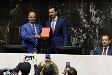 Mateus Sim&otilde;es &eacute; empossado governador e refor&ccedil;a projeto de desenvolvimento de MG