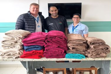 Doador entrega 30 cobertores ao Hospital Santa Rita em gesto de gratid&atilde;o e solidariedade