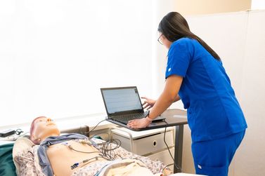 Faculdade Santa Casa de Passos abre inscri&ccedil;&otilde;es para Vestibular 2027 do curso de Enfermagem