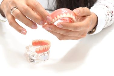 Protocolo ou dentadura? Qual a melhor prótese? Confira