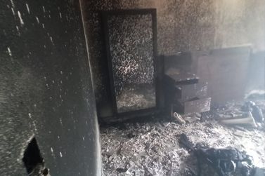 Casa pega fogo no bairro JK; ninguém ficou ferido