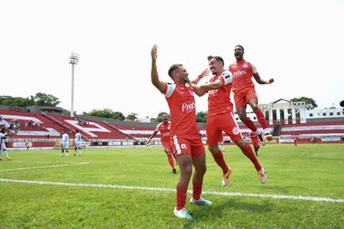 ACP sonha com final após goleada por 4 a 0 no Campeonato Paranaense
