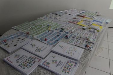 Escolas municipais recebem material para alfabetização de alunos com autismo