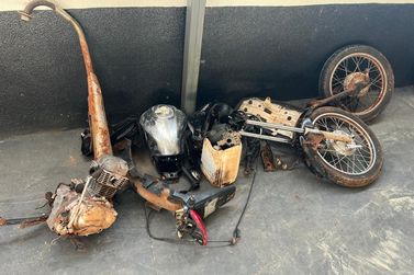 Homem é preso ao ser flagrado com peças de moto furtada no quintal de casa