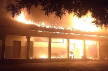 Homem incendiou colégio em Itaúna do Sul por ciúmes da namorada, diz denúncia 