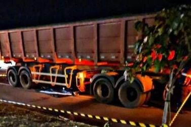 Jovem morre atropelado por carreta na BR-376, em Nova Londrina